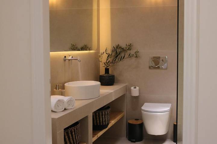 Villa pour 8 personnes, avec piscine ainsi que jardin et vue, animaux acceptés dans Milos - 4