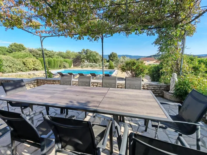 Chalet para 8 personas, con vistas además de jardín y piscina - 1