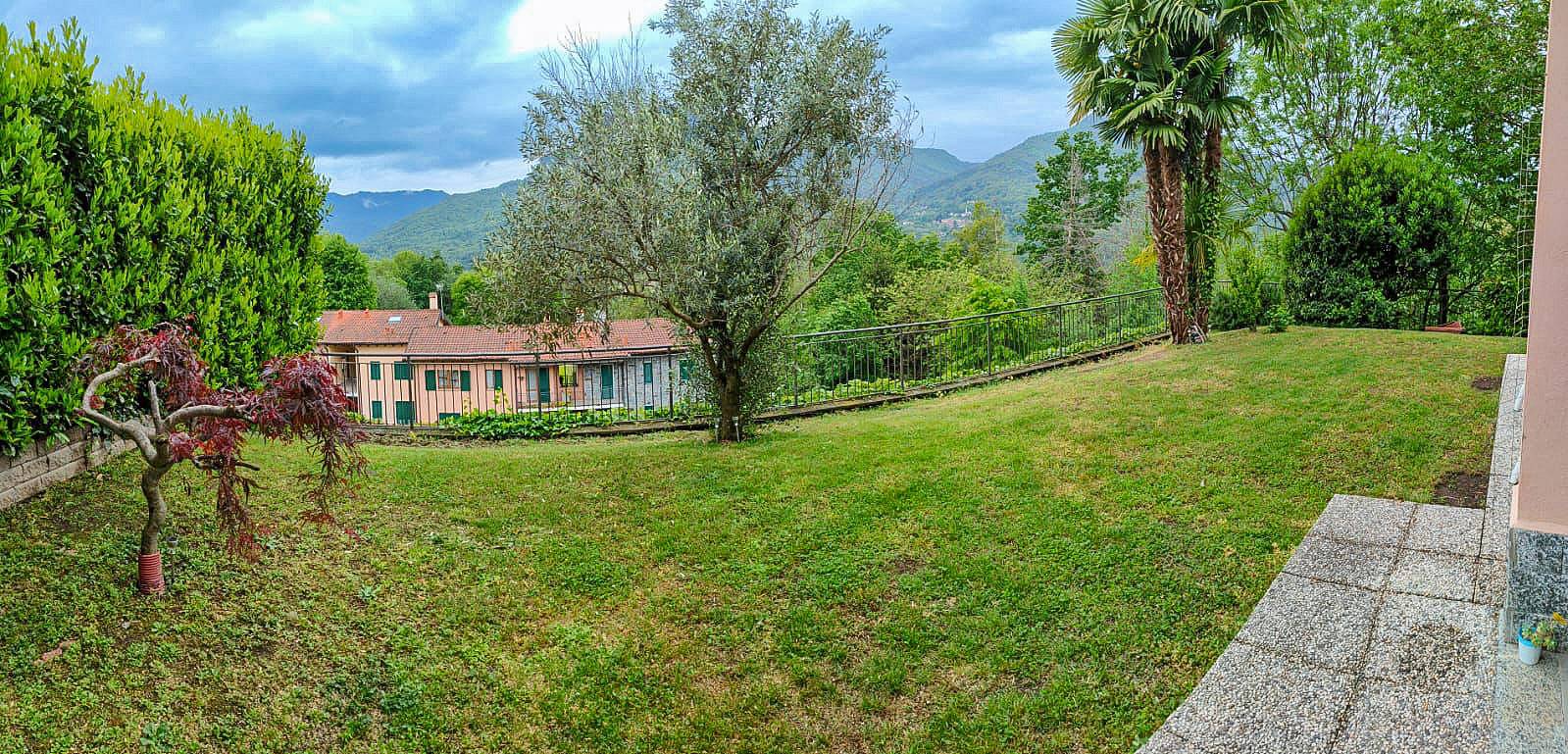 Appartement entier, Appartement de vacances pour 5 personnes avec piscine in Bosco Valtravaglia, Commune de Montegrino Valtravaglia