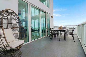 Vacation Rental for 8 Guests in North Bay Village, Florida, Picture 3