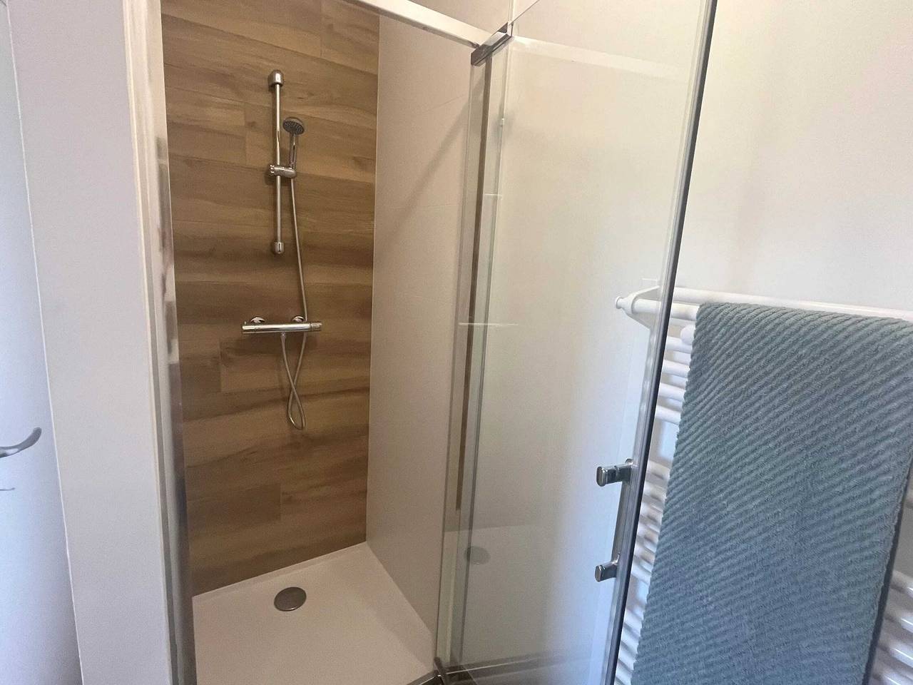 Appartement entier, Appartement confortable à Bruz de 22 m² avec parking in Bruz, Région de Rennes