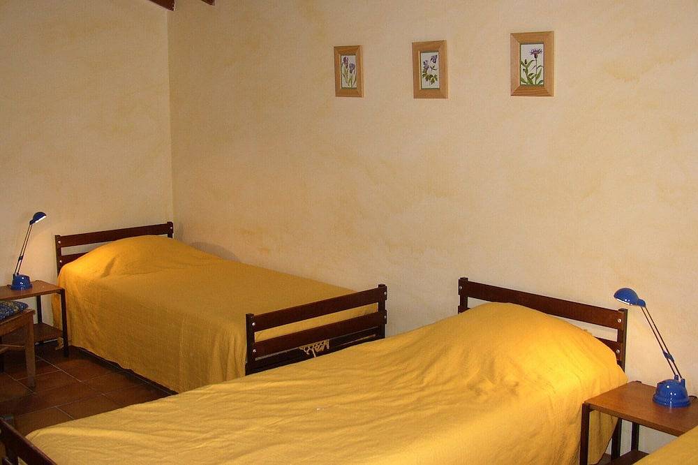 Gran cabaña con piscina privada y tenis. in Veaux, Malaucène