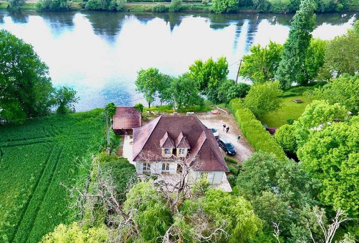 Gîte pour 6 personnes, avec vue ainsi que jardin et vue sur le lac à Badefols-sur-Dordogne