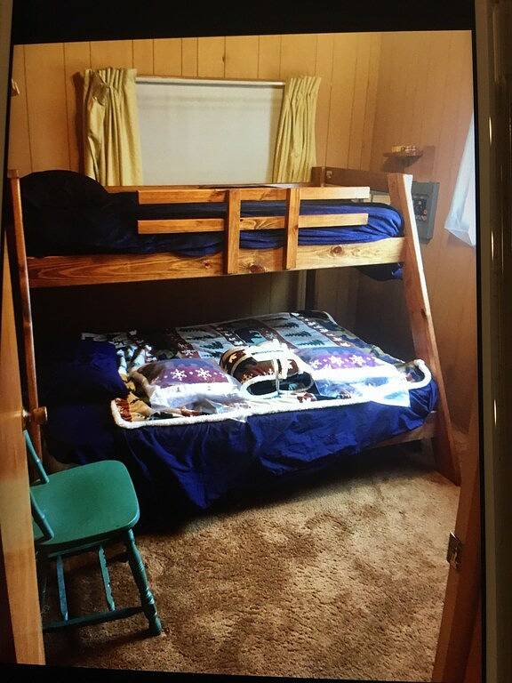 Gehen Sie zum Lake Cottage mit dem schönen Zugang zur Gold Coast von Higgins Lk in Higgins Lake