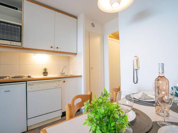 Gîte pour 4 personnes, avec terrasse ainsi que jardin et piscine dans Gare Du Dramont - 4