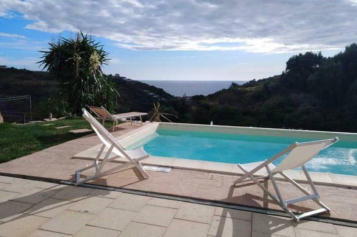 Gîte pour 3 personnes, avec jardin à Pompeiana