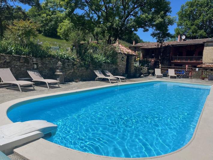 Location de vacances pour 6 personnes, avec Terrasse et Jardin ainsi que Piscine et Vue à La Bastide-de-Bousignac