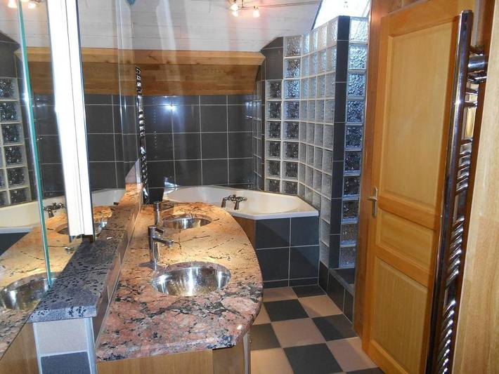 Location de vacances pour 8 personnes, avec terrasse, animaux acceptés à Le Claux - 3