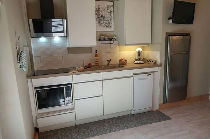 Gîte pour 4 personnes, avec terrasse ainsi que sauna et piscine à Sauveterre-la-Lémance - 2