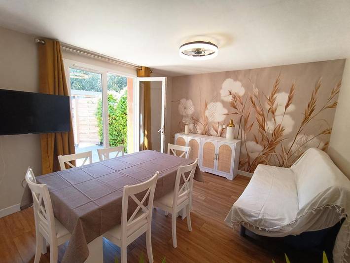 Gîte pour 6 personnes, avec jacuzzi ainsi que piscine et jardin à Néoules