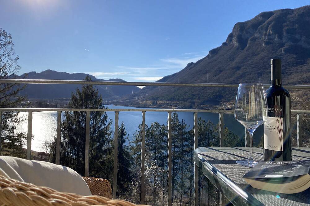 Ganze Wohnung, Villa Carlotta Typ C1, toller Blick, großer Balkon, 300m zum See, 4-5 Pers. in Idro, Gardasee-Berge