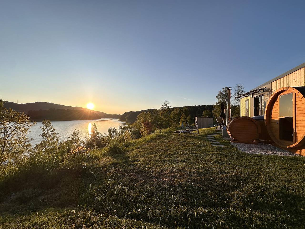 Tiny-Chalet direkt am See mit Sauna & Hottub in Neunburg vorm Wald, Naturpark Oberpfälzer Wald