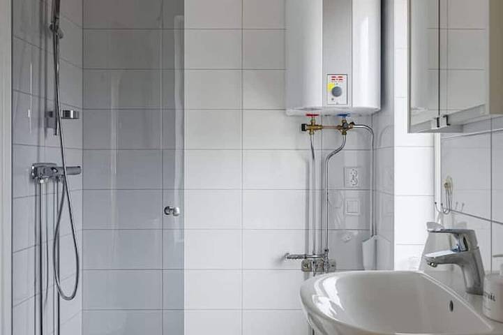 Cozy 2Br Retreat by the Sea in Väddö