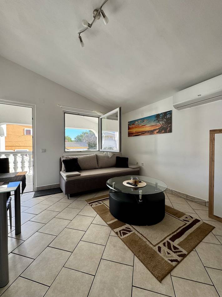 Ferienwohnung für 4 Personen, mit Garten und Balkon sowie Whirlpool in Razanac - 3
