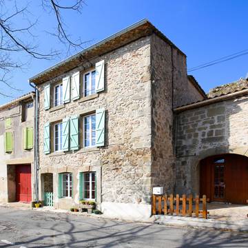 Gîte pour 4 personnes, avec terrasse à Azille