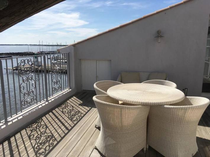 Gîte pour 4 personnes, avec terrasse ainsi que vue et vue sur le lac dans Port De Marseillan - 2