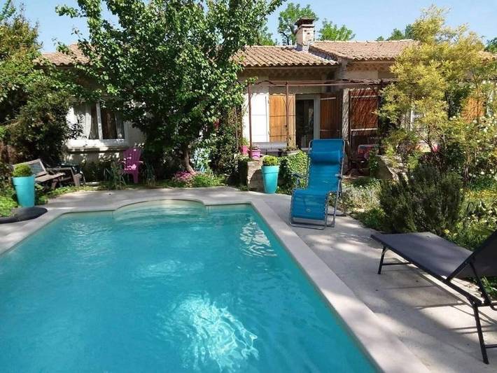 Chalet para 4 personas, con jardín además de terraza y piscina - 1