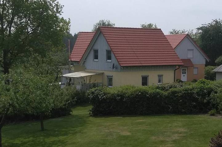 Ganze Wohnung, Gemütliches Ferienhaus (82qm) mit Terrasse auf 2 Etagen in Haundorf, Fränkisches Seenland