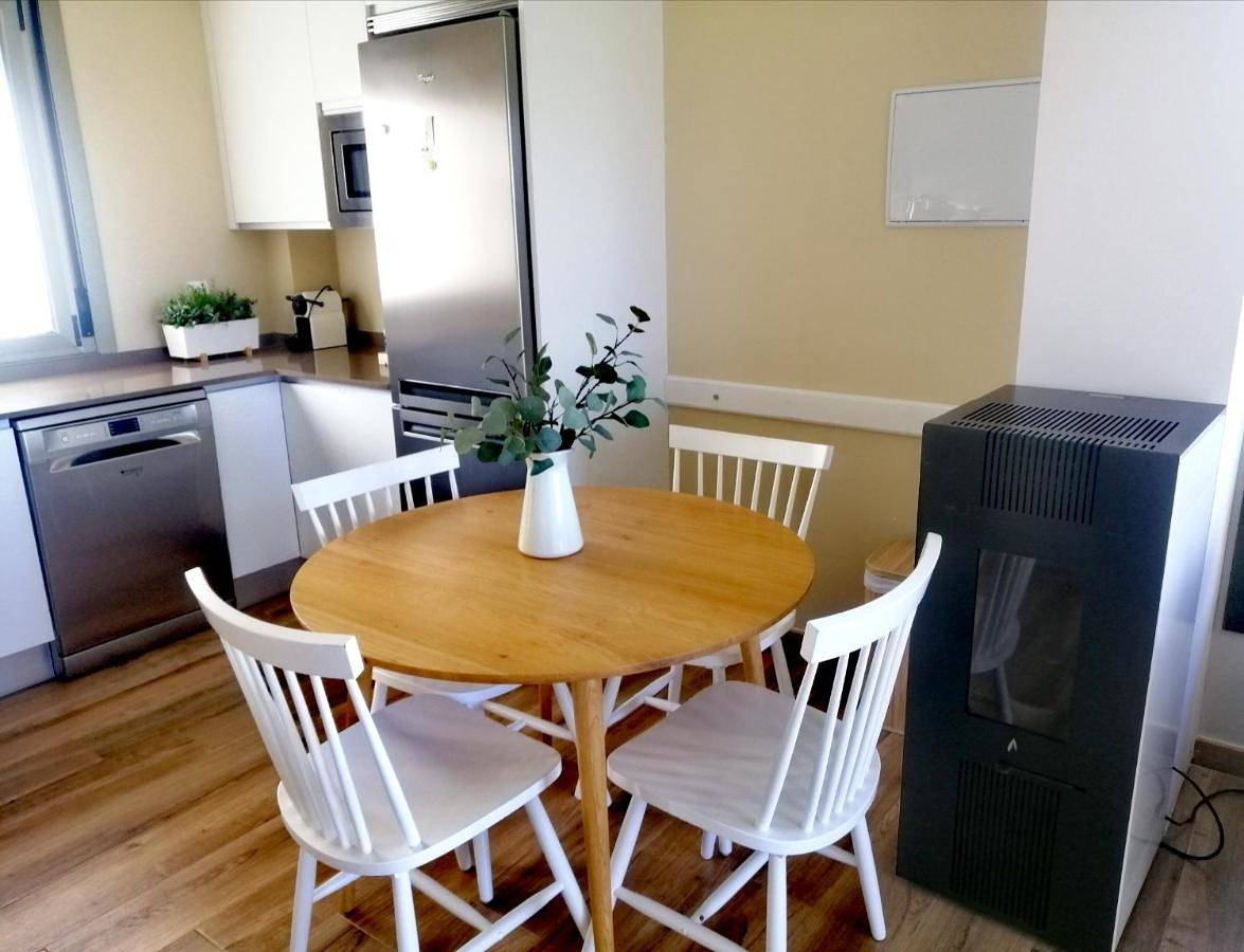 Two-Bedroom Townhouse in Praia de Areabrava (Cangas), Cangas