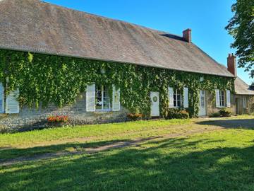 Gîte pour 14 personnes, avec jardin, animaux acceptés dans Achun