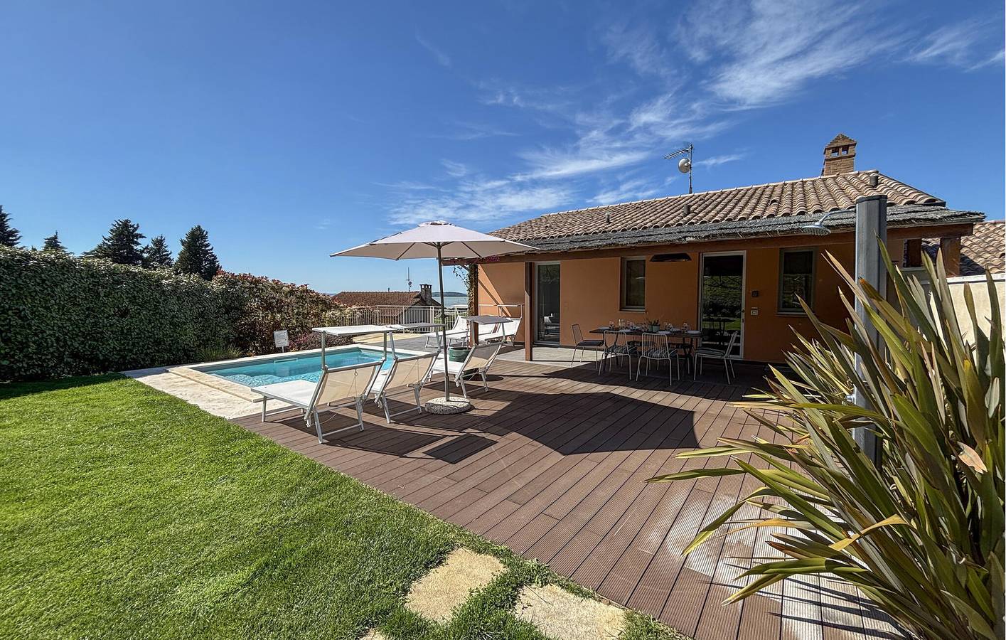 Accogliente appartamento in riva al lago con piscina e parcheggio in Magione, Lago Trasimeno