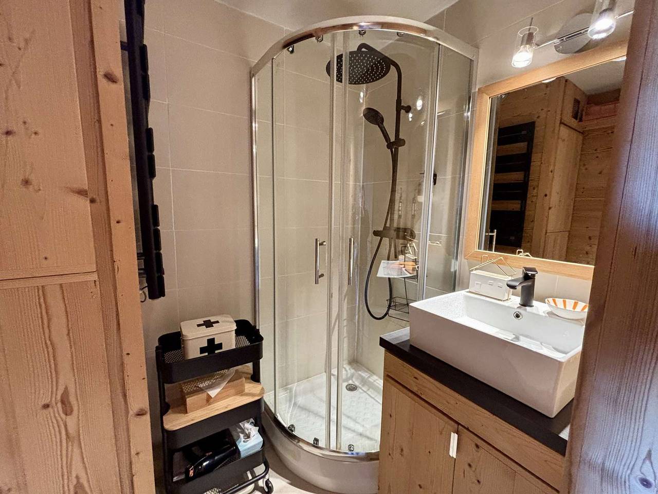Appartement entier, Studio cosy 2 adultes+2 enfants, Alpe d'Huez, proche pistes et commerces in Huez, Parc national des Écrins