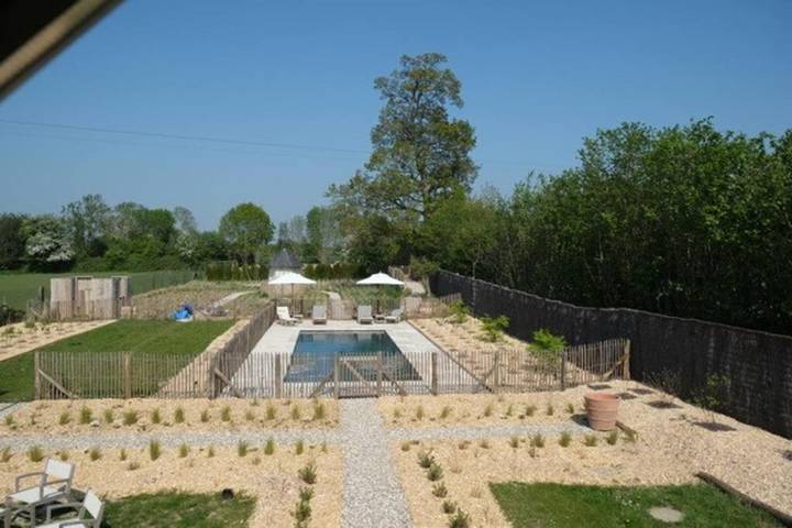 Location de vacances pour 4 personnes, avec piscine ainsi que vue et jardin à Manneville-la-Raoult - 3