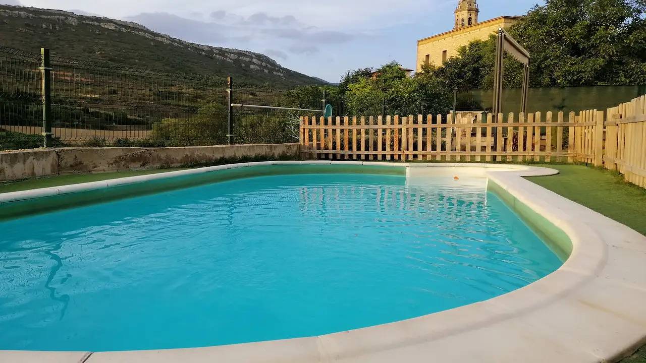 Apartamento vacacional entero, Apartamento de vacaciones para 14 personas con piscina in Labastida, Álava