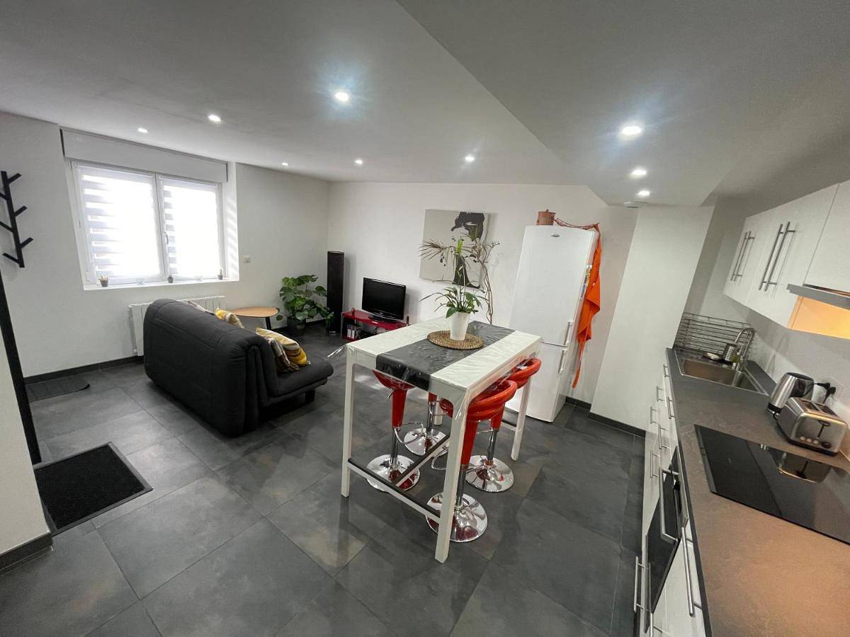 Appartement entier, One-Bedroom Apartment in Blainville-sur-l'Eau, Région de Lunéville