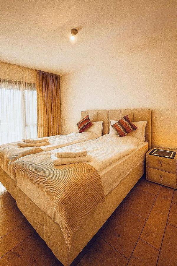 Ferienwohnung für 4 Personen, mit Terrasse und Garten sowie Ausblick in Rüsselsheim