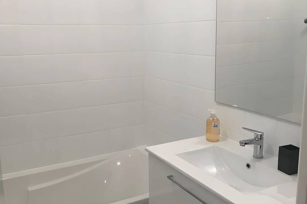 Entire apartment, Apartment 'T2' with Wi-Fi in Annemasse, Saint-Julien-en-Genevois region
