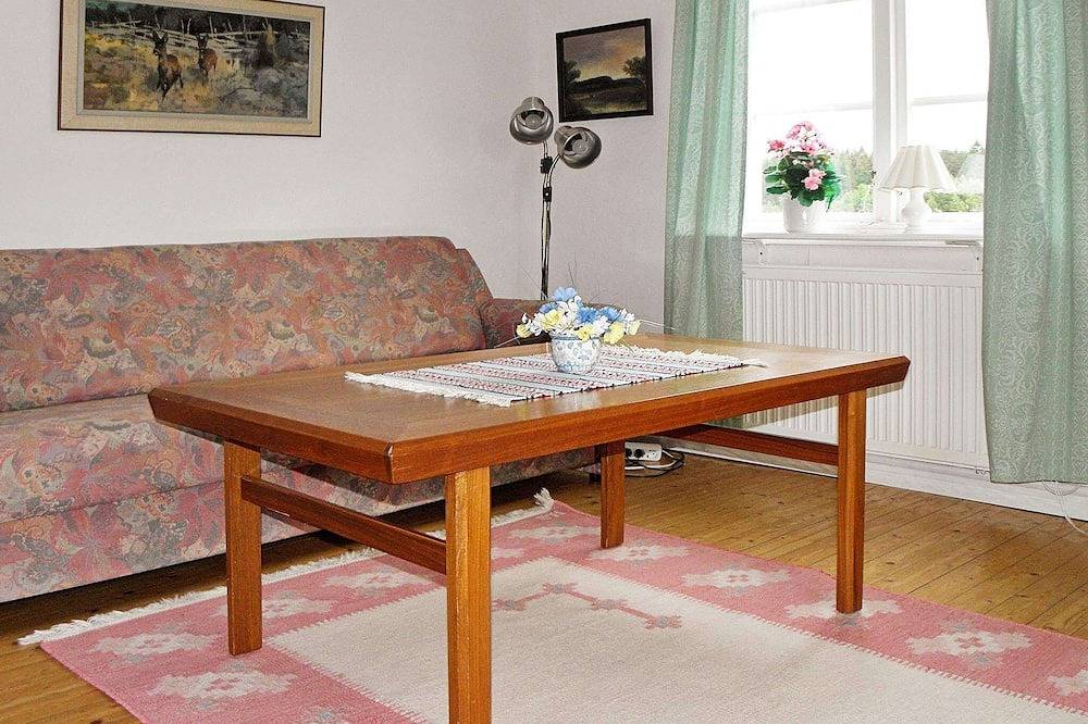 4 Personen Ferienhaus in Gullspång in Amnehärad distrikt, Gullspang