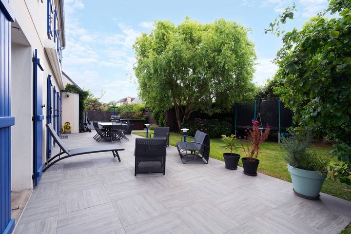 Location de vacances pour 10 personnes, avec terrasse ainsi que jardin et jacuzzi à Villers-sur-Mer - 2