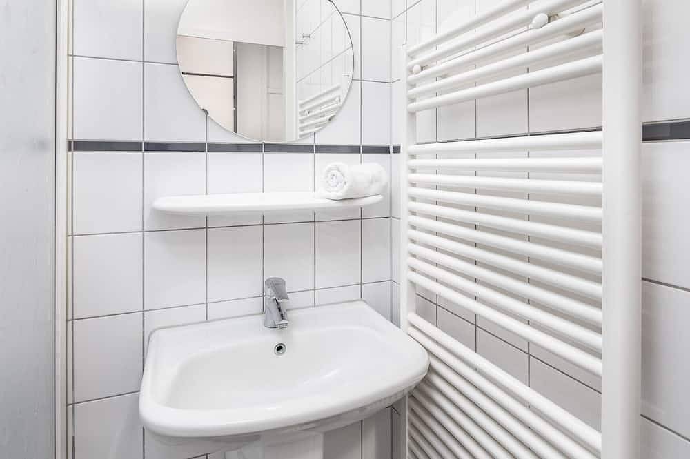 Child-friendly bungalow for 6 persons in Drenthe