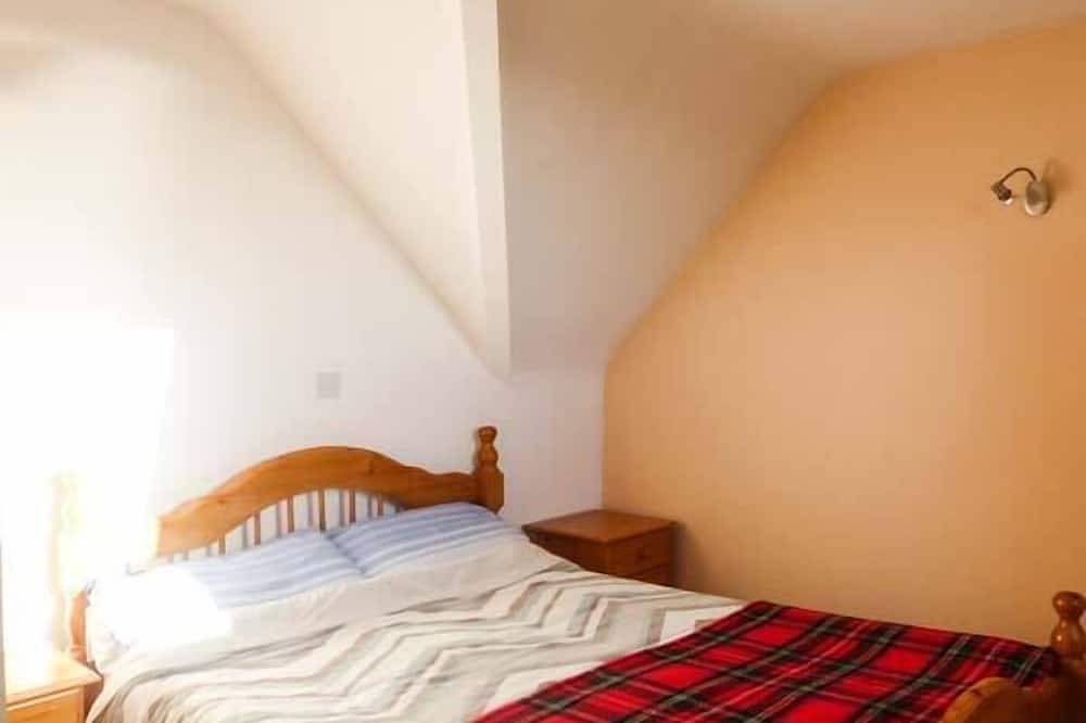 Corr An Droma, pet friendly, with open fire in Schull, County Cork in County Cork