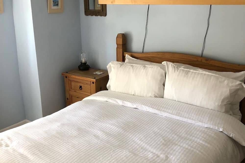 Grade Ii Listed Holiday Cottage in Crantock Village in Crantock, Cornwall