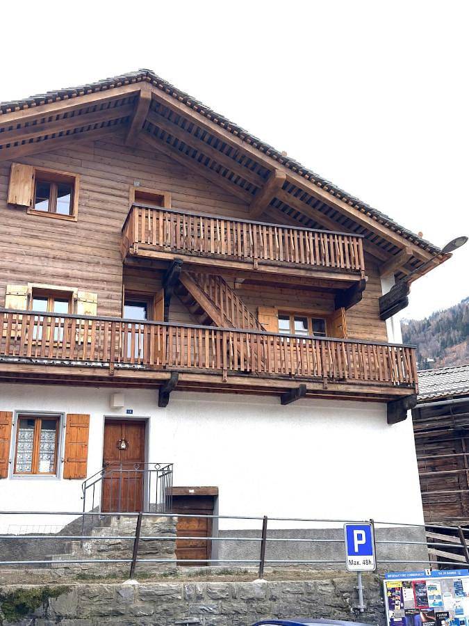 Gîte pour 4 personnes, avec balcon et vue dans Bruson