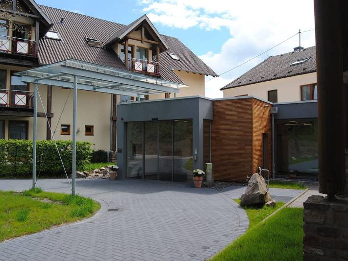 Hotel für 4 Personen, mit Balkon und Terrasse sowie Whirlpool und Garten in Kirchheimbolanden