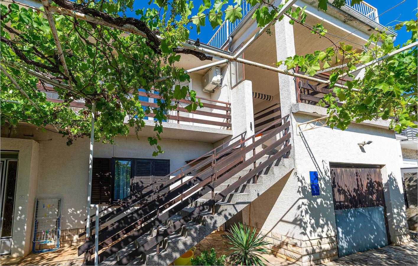 Appartement de vacances entier, Charmant appartement d'une chambre avec terrasse, à proximité de la plage et des commodités in Starigrad, Région de Zadar