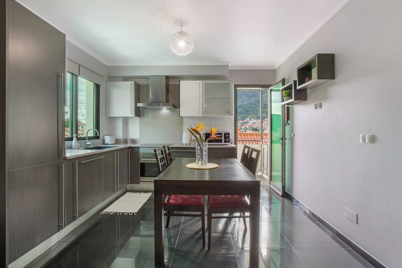 Ganze Wohnung, Ferienwohnung 'Eden' mit Bergblick, Balkon und Wi-Fi in Machico, Madeira