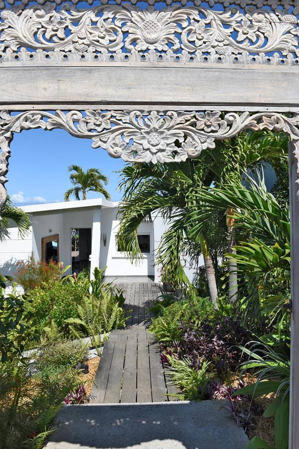 Location de vacances pour 8 personnes, avec jardin ainsi que vue et piscine à La Saline les Bains - 2