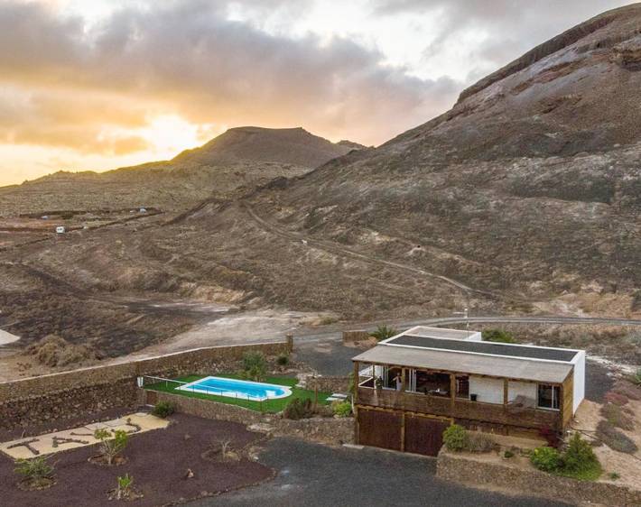 Casa vacanza per 4 persone, con Balcone e Terrazza nonché Giardino e Piscina a Villaverde