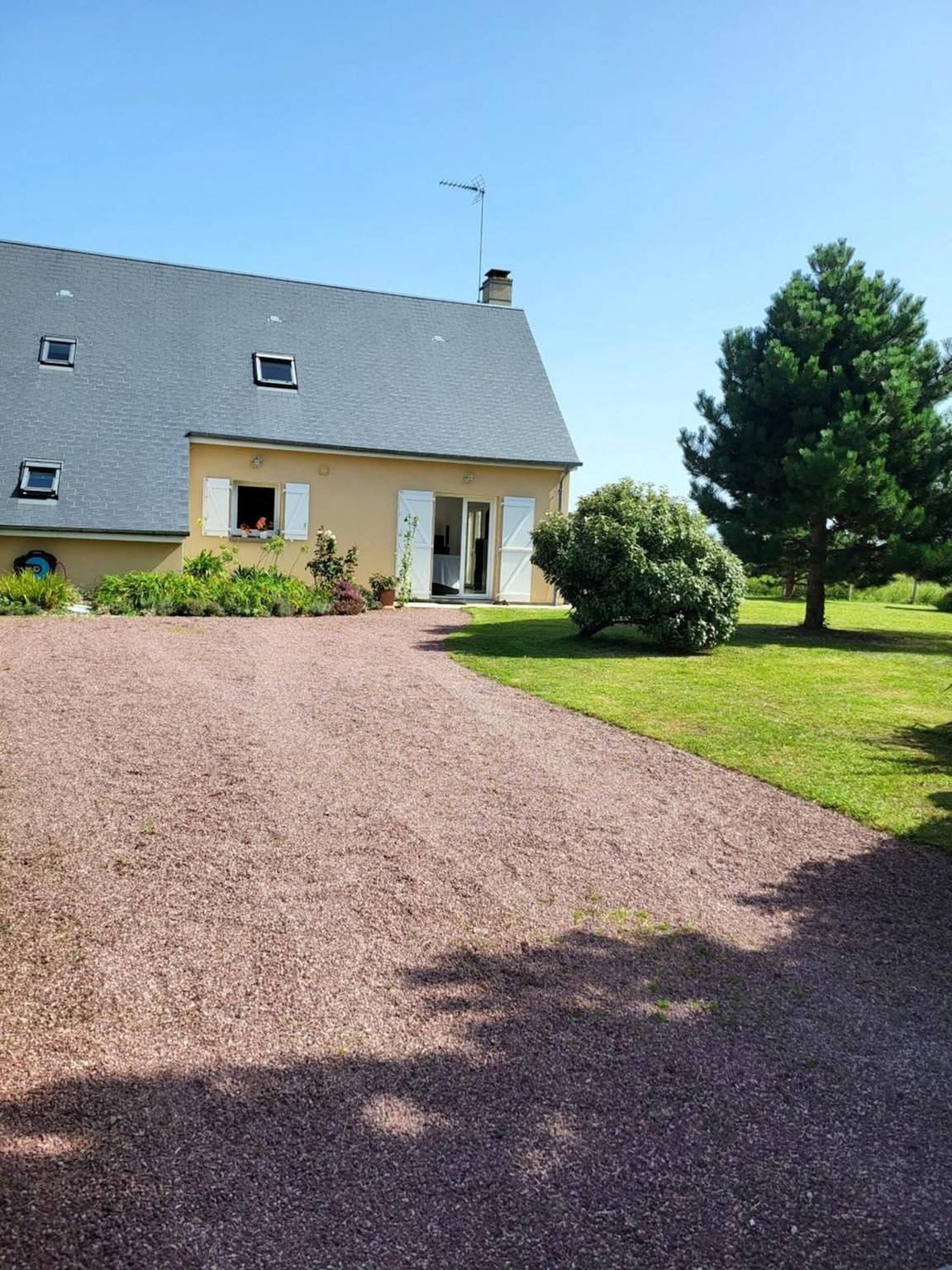 Casa vacacional 'Les 3 Mésanges' con terraza privada, jardín privado y Wi-Fi in Saint-Germain-sur-Ay, Coutances y alrededores