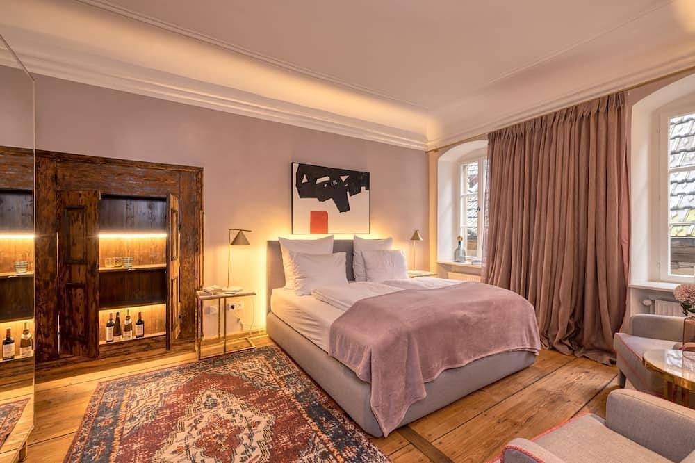 Ganze Wohnung, Ferienwohnung Dekanshaus im Schloss Eyrichshof (63qm) mit zwei Doppelzimmer in Ebern, Landkreis Haßberge