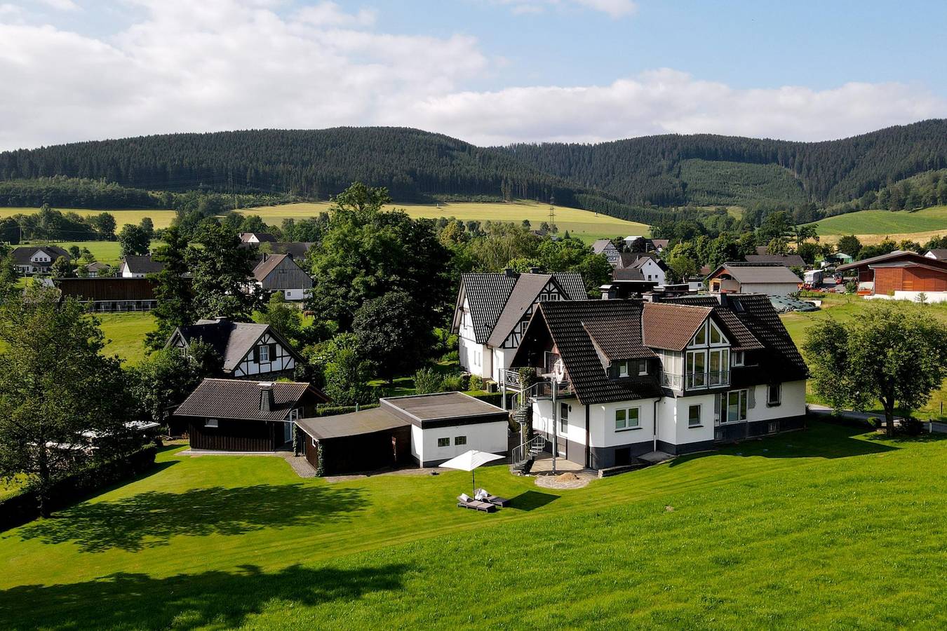 Ganze Wohnung, Ferienwohnung 'Darge' mit Bergblick, privater Terrasse und Wi-Fi in Schmallenberg, Hochsauerlandkreis