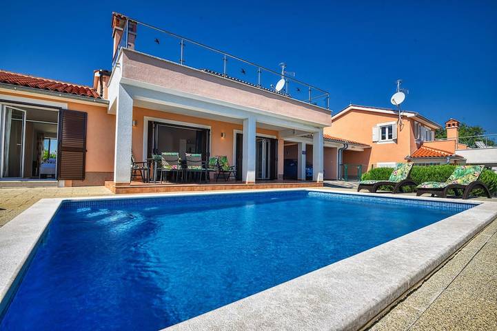 Villa für 8 Personen, mit Balkon und Garten - 1