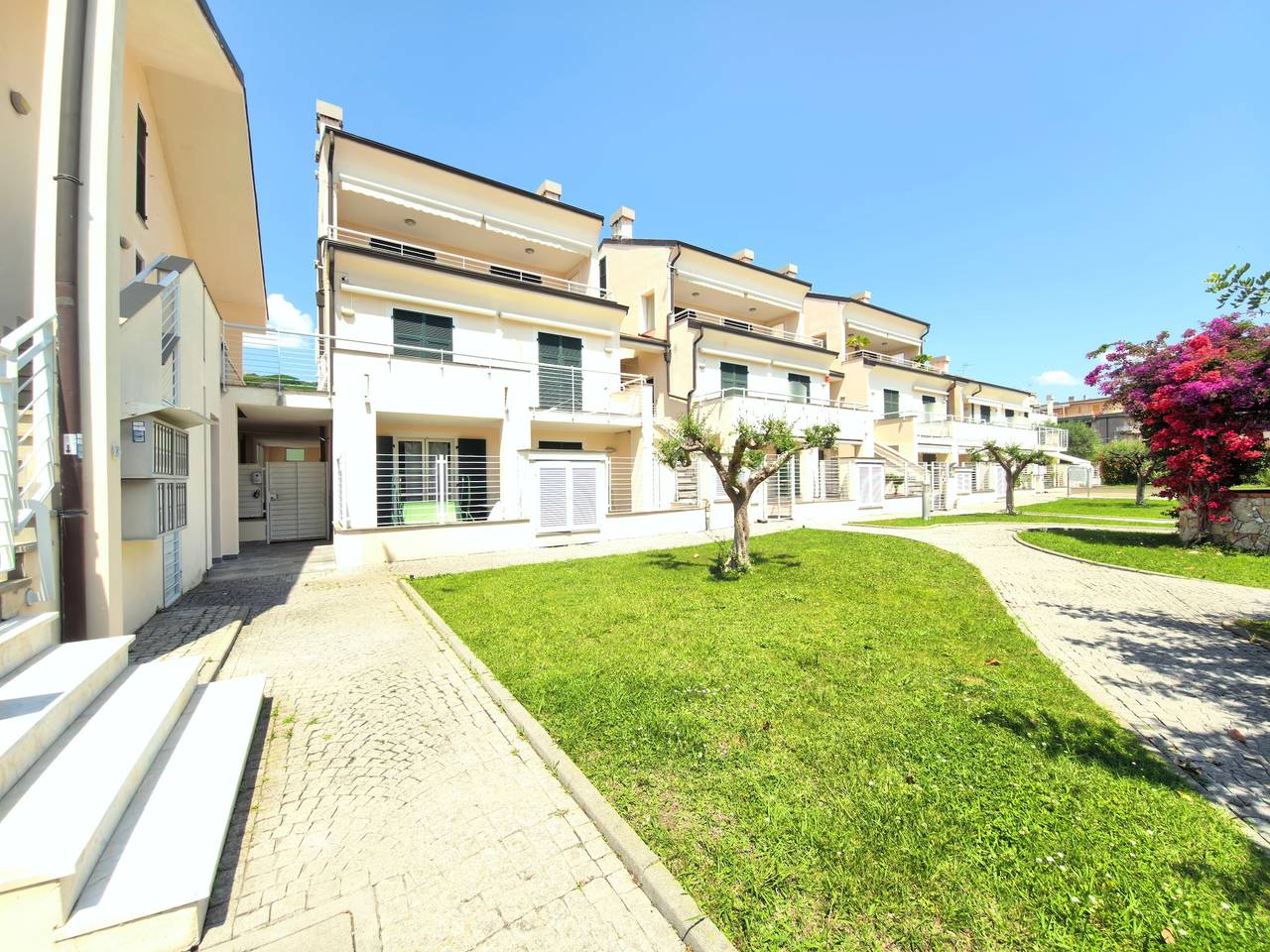 Ganze Wohnung, Apartment „M&M House Beach – 4 Salti Dal Mare“ mit Bergblick, Wlan und Klimaanlage in Loano, Riviera di Ponente