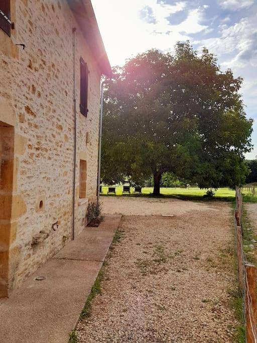 Location de vacances pour 8 personnes, avec jardin ainsi que terrasse et piscine, animaux acceptés à Masclat - 3