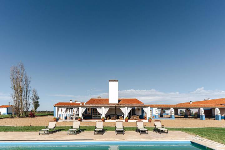 Casa na fazenda para 10 pessoas, com jardim e piscina e ainda varanda em Santiago do Cacém