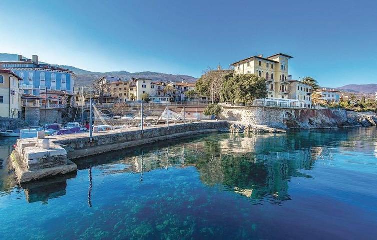 Ferienwohnung für 4 Personen, mit Terrasse und Garten sowie Pool und Ausblick
